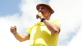 Flávio Bolsonaro ataca Lula na Bahia após reajuste do Bolsa Família