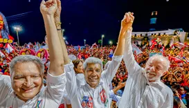 Jerônimo Rodrigues e Rui Costa acompanham Lula durante ato em São Paulo