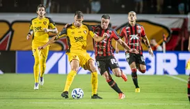 Leão demite técnico após derrota e se aproxima de quarto treinador
