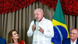 Lula cobra revisão de erros e faz promessa para segundo turno