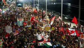 Ondina fica tomada de vermelho antes de carreata com Lula em Salvador