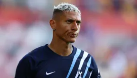 Richarlison acusa Flávio Bolsonaro de tomar casa de R$ 10 milhões
