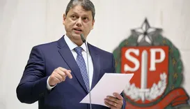 Tarcísio demite servidora PCD após crítica a Flávio: “racismo”