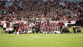 Torcedores criam pacto para salvar clube brasileiro afundado em dívidas