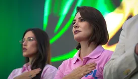 Vídeo: Michelle reage a veto da Justiça e esconde foto de Bolsonaro