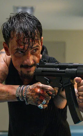 Novo filme de ação com Rodrigo Santoro reúne astros de Hollywood