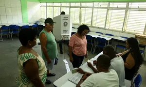Eleitores morrem após passarem mal em locais de votação