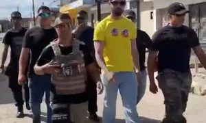 Vídeo: Rico vota cercado por seguranças e revela mudança de país