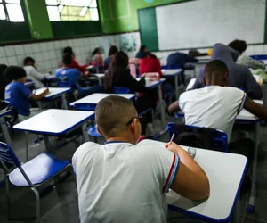 Rede estadual da Bahia convoca estudantes para atualizar cadastro escolar imagem