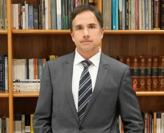 Acusação de furto de espumante leva a propor demissão de juiz federal