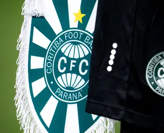 Adversário do Vitória demite membro da comissão por agredir atleta