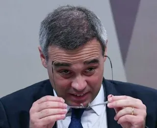 André Mendonça é aplaudido e chamado de herói em voo