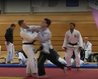 Atleta olímpico vence, é agredido, perde dentes e fratura mandíbula