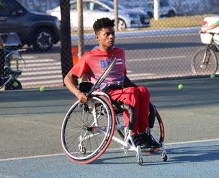 Atletas baianos estreiam em torneio de tênis em cadeira de rodas