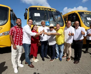 Bahia entrega mais de 100 ônibus escolares para municípios do interior