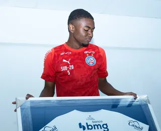 Bahia faz homenagem inédita a promessa das categorias de base