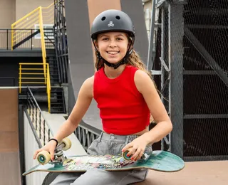 Brasileira de 9 anos entra no Guinness por descida em mega-rampa