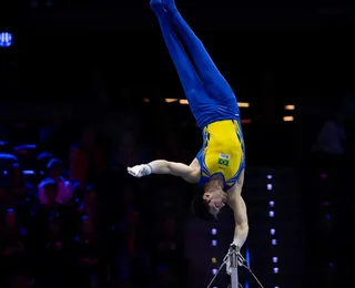 Brasileiro cai e sofre corte na cabeça durante Mundial de Ginástica