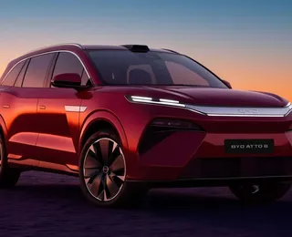 BYD Atto 8 estreia com 462 cv de potência e carregamento em 9 minutos