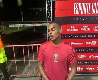 Caíque cobra mais regularidade do Vitória: "Pecamos no segundo tempo"