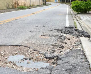 Caiu em um buraco? Saiba como consertar seu carro de graça