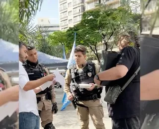 Candidato a deputado federal leva pé de maconha para ato público