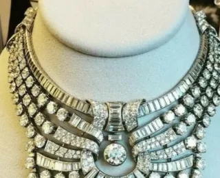 Colar de rainha do Egito avaliado em R$ 24 milhões é roubado de museu