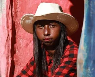 Com 1,7 milhão de seguidores, Menina da Bota recebe apenas 9 mil votos