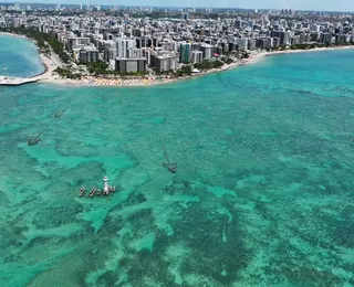 Com mar azul turquesa, paraíso do Nordeste tem orla mais bonita do Brasil