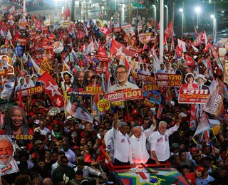 Como os petistas queriam, Lula faz a festa na Barra sem concorrência