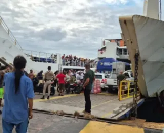 Confusão durante embarque atrasa saída de ferry em Salvador