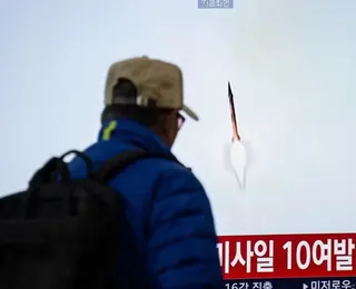 Coreia do Norte lança 10 mísseis em direção ao mar