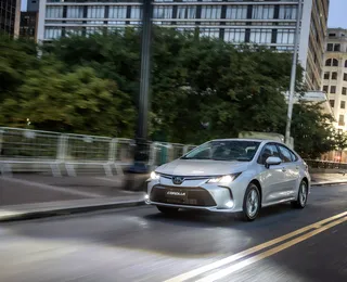 Corolla reage contra a BYD e volta com força às lojas; veja preços