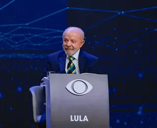 Debate na Band: Lula chama Flávio Bolsonaro de "traidor da pátria"