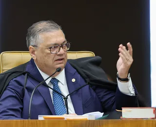 “Dois pesos e duas medidas”, dispara Dino sobre situações de Mendonça e Moraes