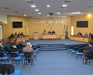 Eleição na Câmara de Cairu é suspensa e reunião de vereadores acaba em confusão