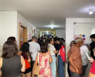 Eleitores esperam quase 5 horas em fila de votação em Salvador