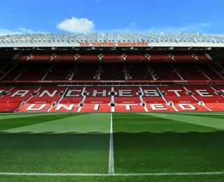 Em crise, gigante europeu vende tufos de grama de estádio histórico