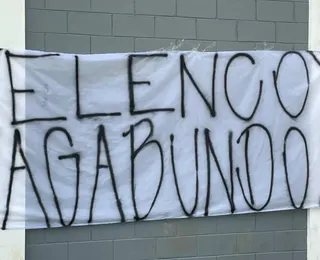 Em crise, próximo adversário do Vitória sofre com protestos da torcida