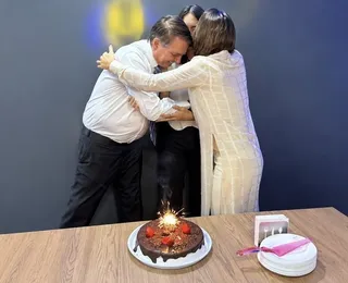Em prisão domiciliar, Bolsonaro ganha aval para fazer festa em casa