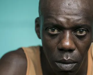 Ex-Bahia vive nas ruas e luta contra vício em crack aos 49 anos