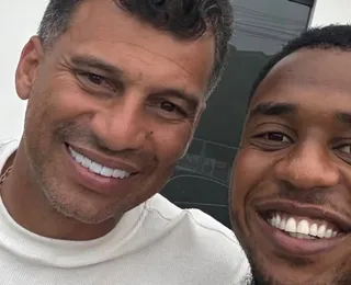 Ex-Vitória visita treino no Barradão e provoca o Bahia em postagem