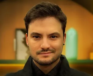 Felipe Neto leva sermão de médium após polêmica sobre Exu