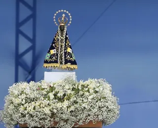 Fiéis celebram Nossa Senhora Aparecida com missas e procissões na Bahia