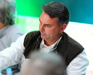 Flávio Bolsonaro ataca Alexandre de Moraes e defende impeachment