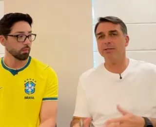 Flávio Bolsonaro faz declaração inusitada durante live com influencer