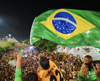 Flávio Bolsonaro pode governar o Brasil dos EUA após se declarar presidente eleito?