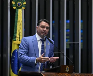 Flávio Bolsonaro pode perder mandato de senador após fuga para os EUA