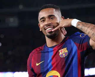 Gabriel Jesus marca gol e supera craque brasileiro na Champions League