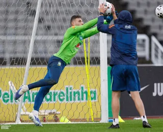Goleiro tem falha bizarra após ser chamado por Ancelotti para Seleção